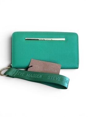 Steve Madden Green B Zip Wallet Wristlet NWT